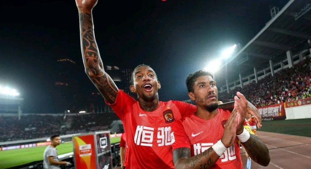 “至于巴萨，有报道称俱乐部优先考虑与德容续约，但我的理解是现在不会发生这种情况。